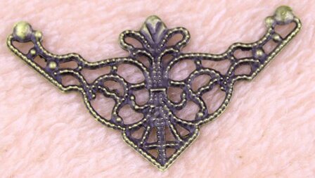 Metalen ornament filigraan hoekjes 48mm bronskleurig